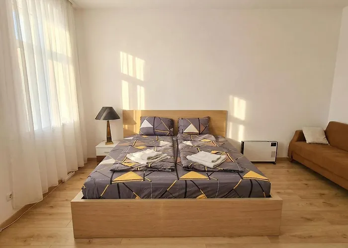 Affordable Private Close To Center With Smart Tv דירה *
