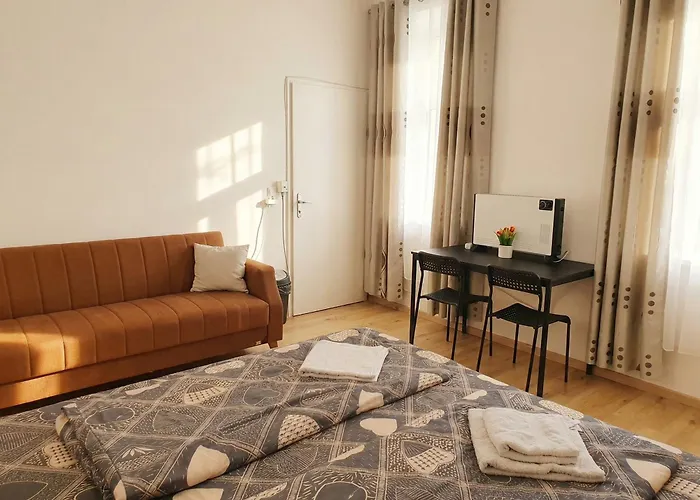 Affordable Private Close To Center With Smart Tv דירה