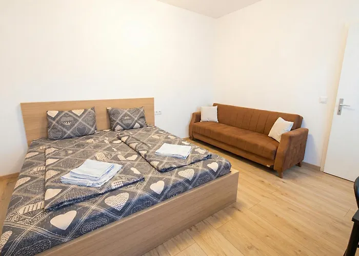 Affordable Private Close To Center With Smart Tv דירה